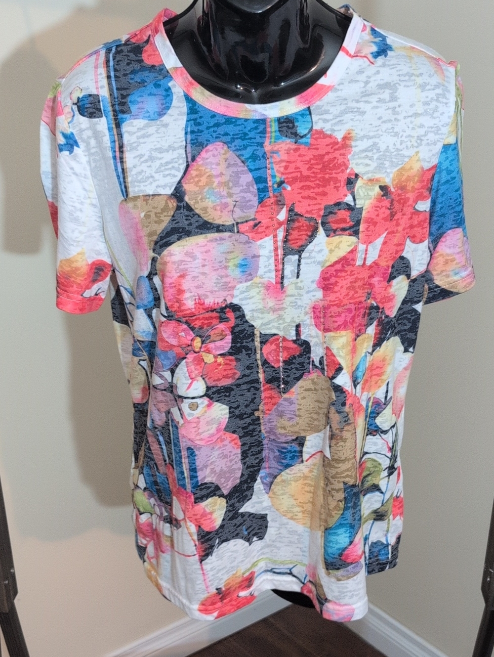 Linea Domani | Floral Multicolor Short Sleeve Tee - Brand Unspecified